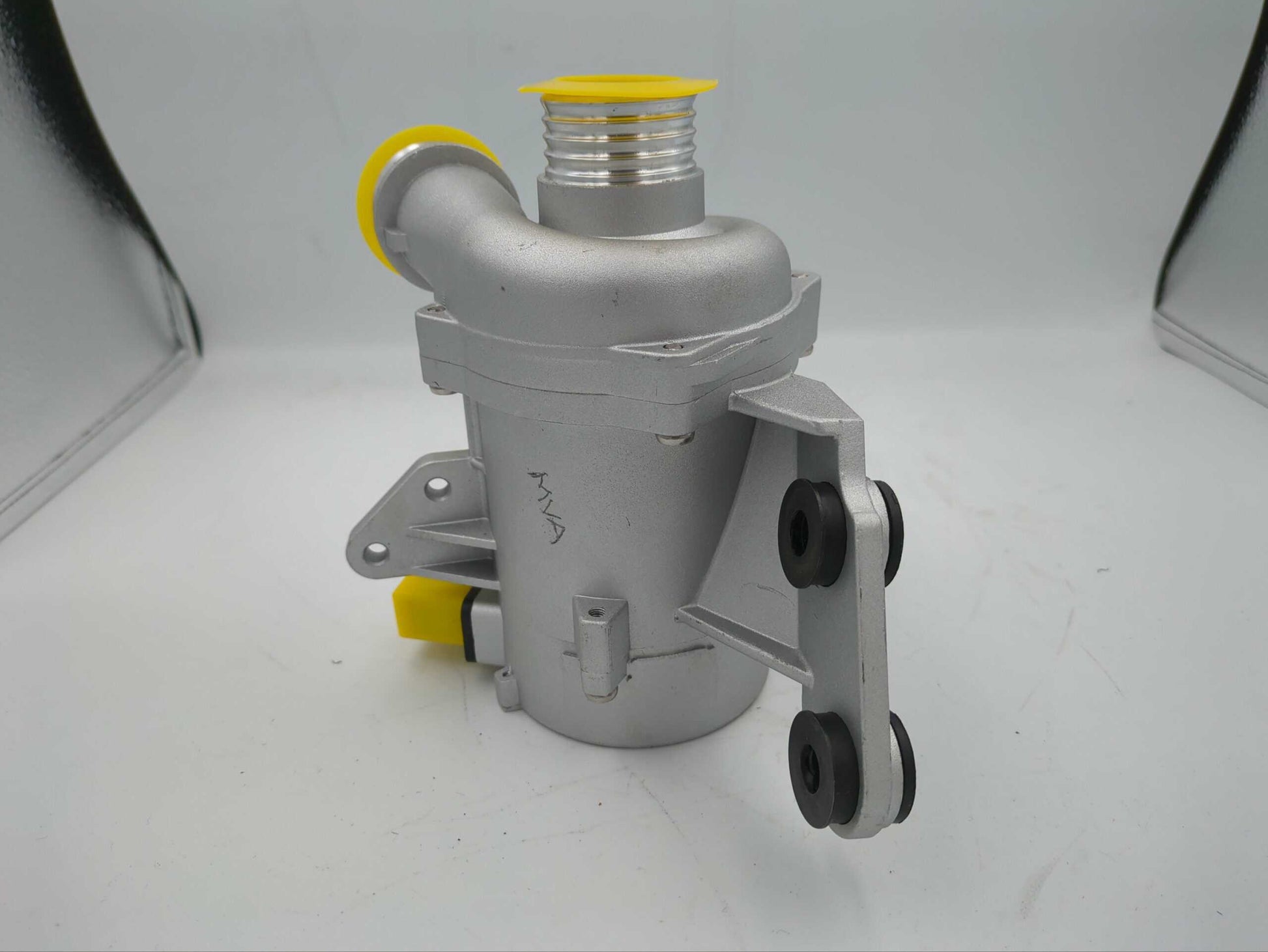 Electric water pump for BMW E82 E88 E90 E60 11517586929